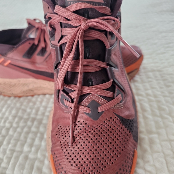 Nike Men's Pegasus Trail Running Shoes in Burgundy and Orange Size 9.5 - Picture 1 of 4